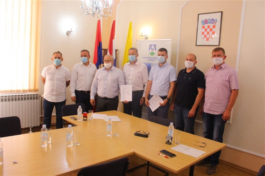 Svečano potpisan ugovor o početku izgradnje školsko-sportske dvorane u Svetom Ivanu Žabnu