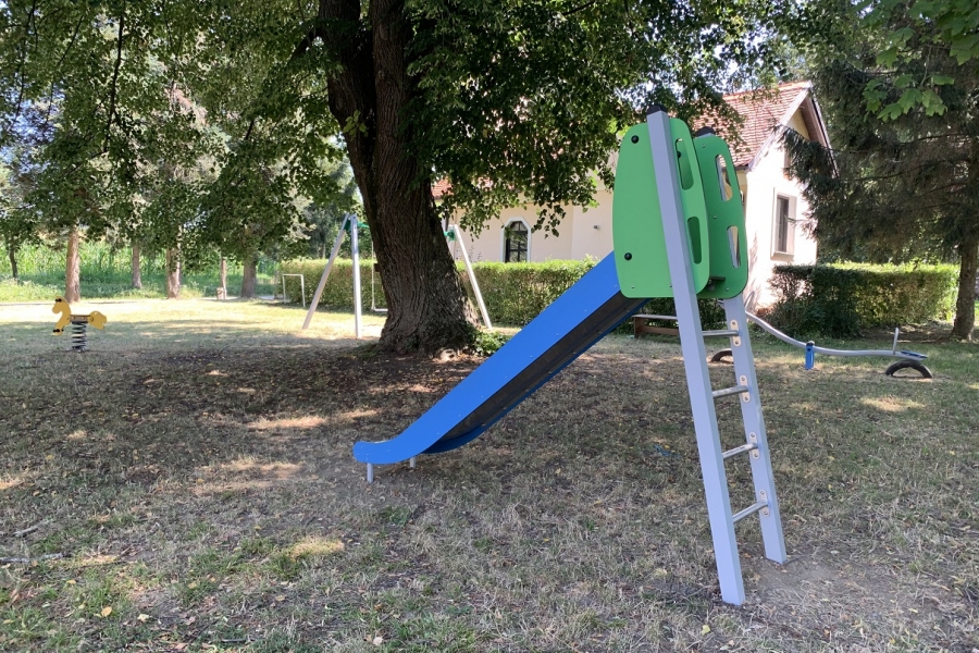 Postavljeno novo dječje igralište